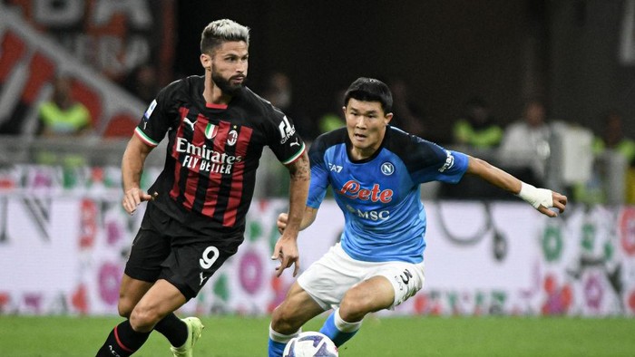 CHUTOGEL - Duel Kiper di Laga Milan vs Napoli: Siapa yang Lebih Tangguh?